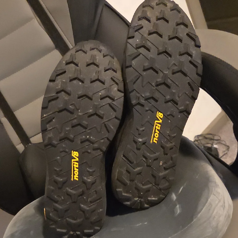 Men's All-Black Waterproof Trail Boots - Unknown Brand